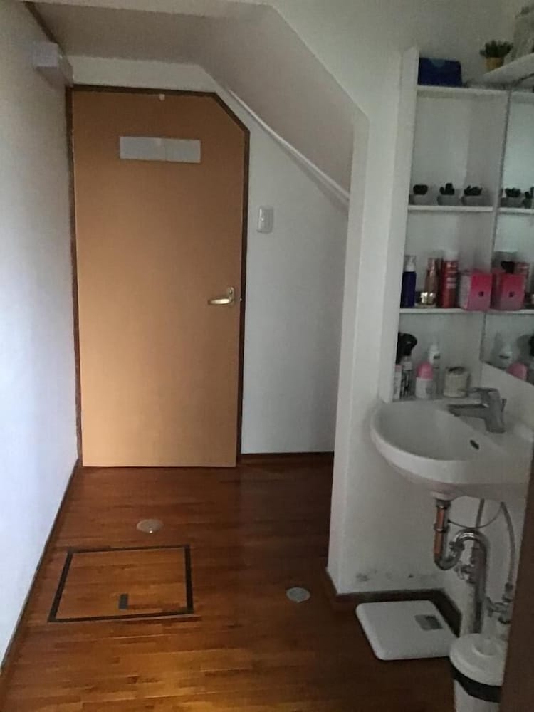 Twin Room - Photo 5