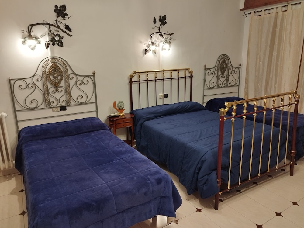 Family Room (6)