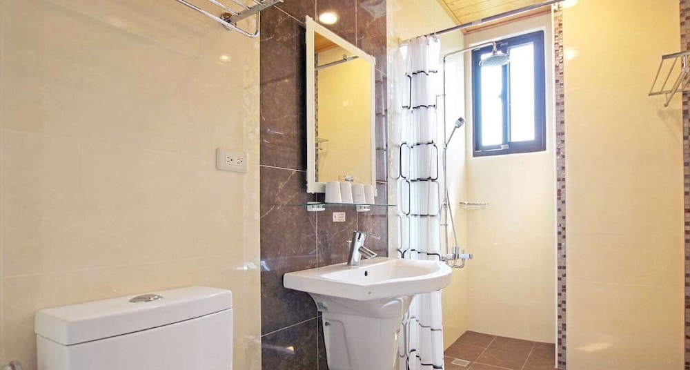 Signature Quadruple Room photo 3