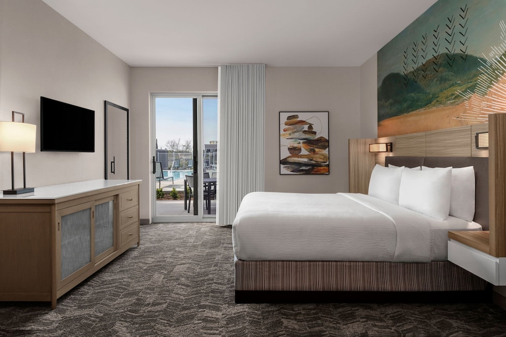 Suite, 1 King Bed, Patio, Poolside