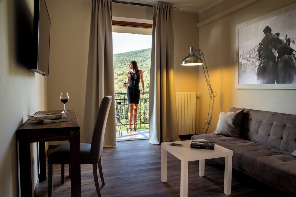 Suite, Balcony, Hill View photo 2