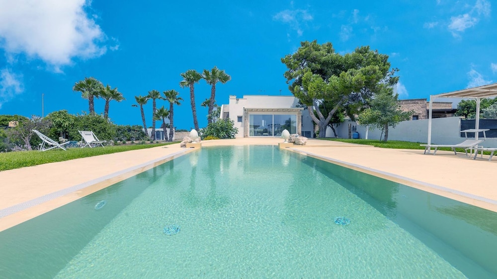 Villa, Smoking photo 1