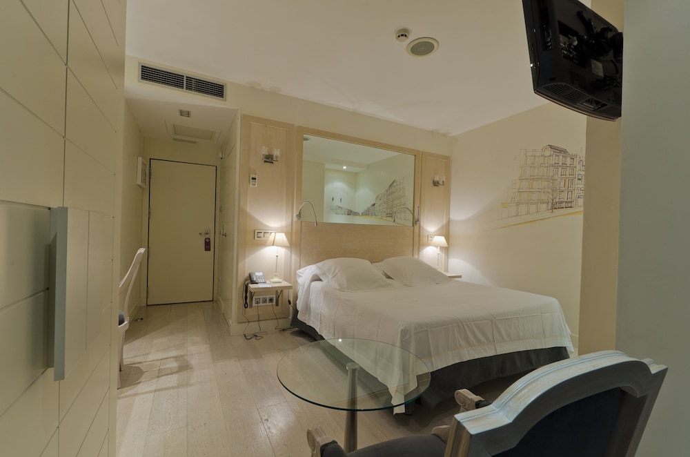 Standard Double or Twin Room - Photo 1