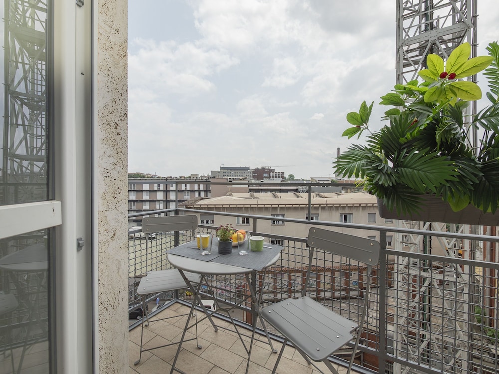 Apartment, Smoking