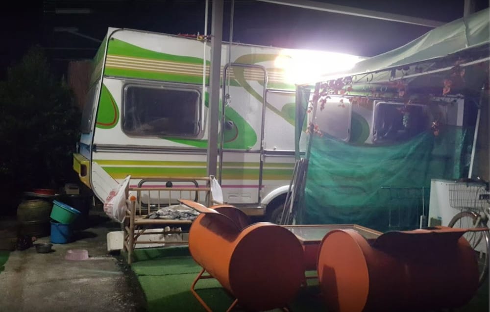Van House with Shared Bathroom photo 1