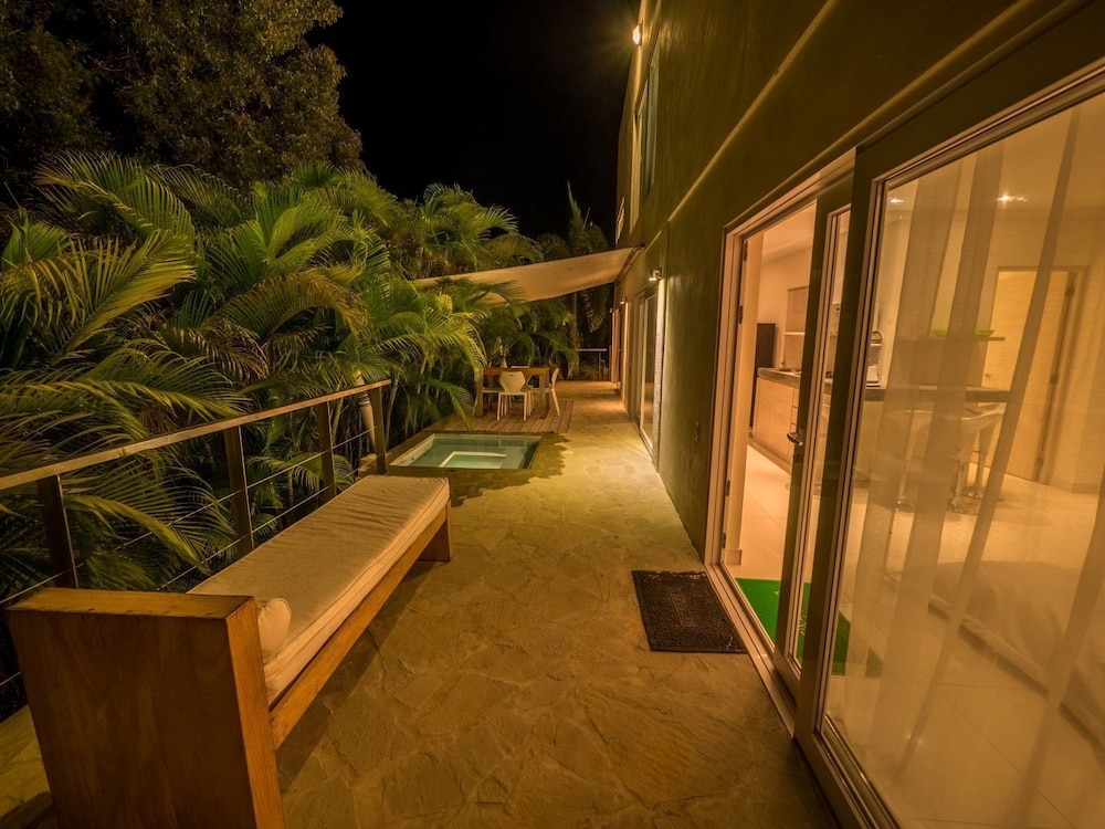 Economy Villa, 1 Bedroom, Hot Tub, Partial Sea View photo 3