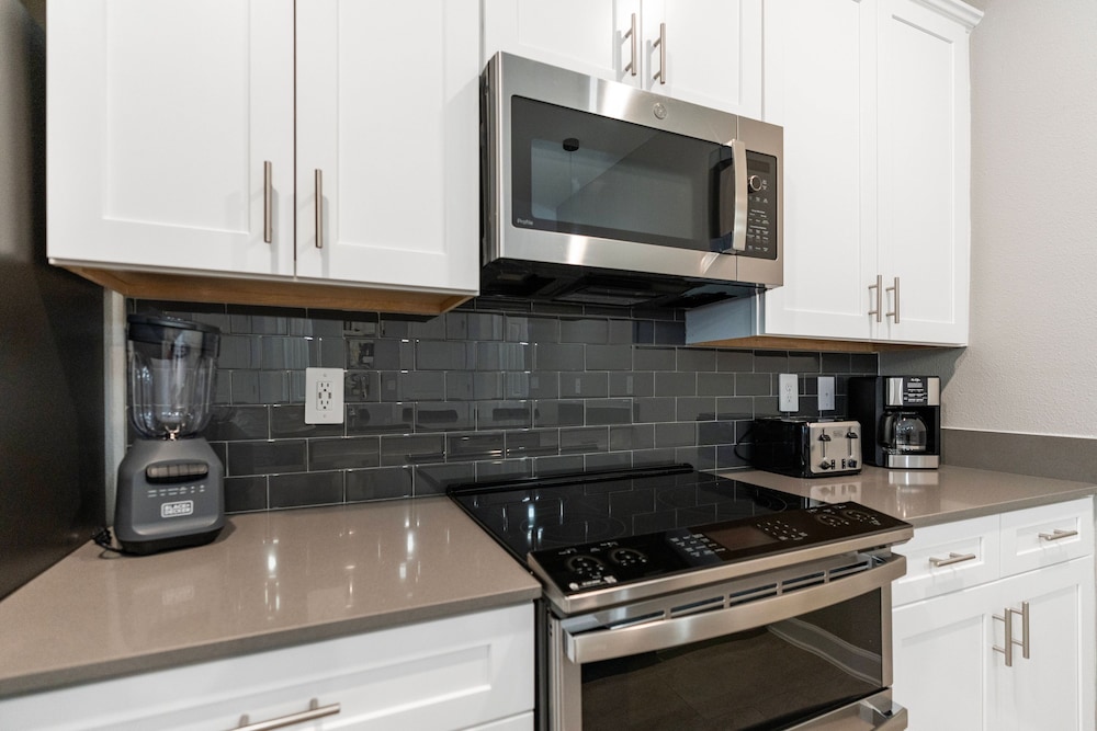 Brand New Home 5 Bedrooms 4 Baths At Storey Lake, Photo 5
