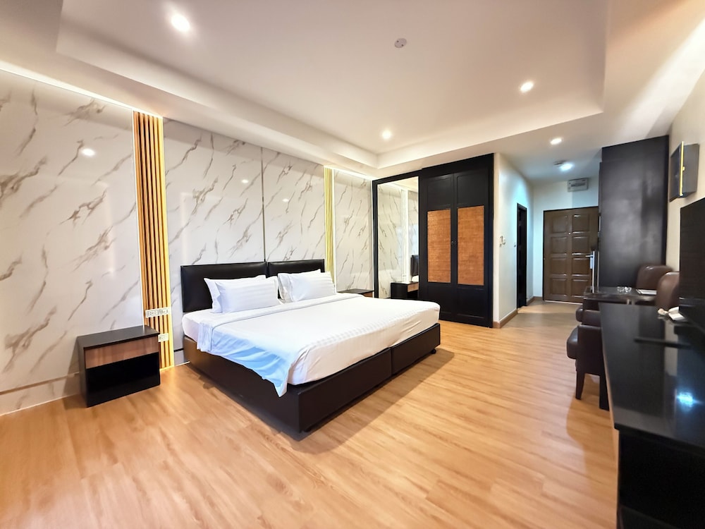Deluxe Studio, 2 Twin Beds, Smoking, City View photo 3