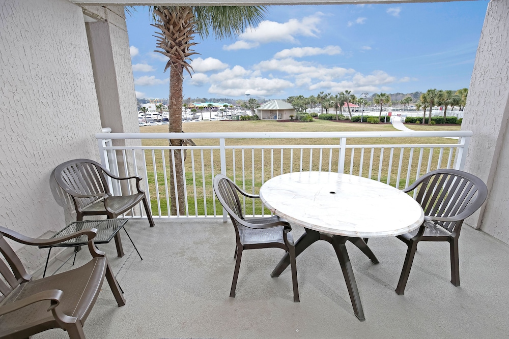 Yacht Club 2 Bedroom King photo 3
