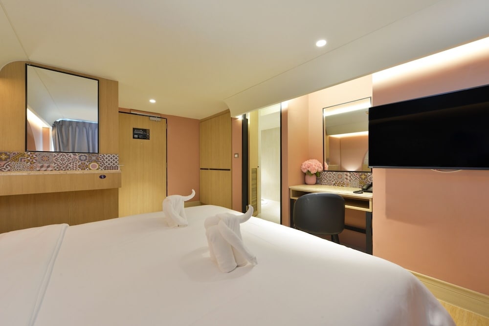 Executive Double Room with Bathtub photo 2
