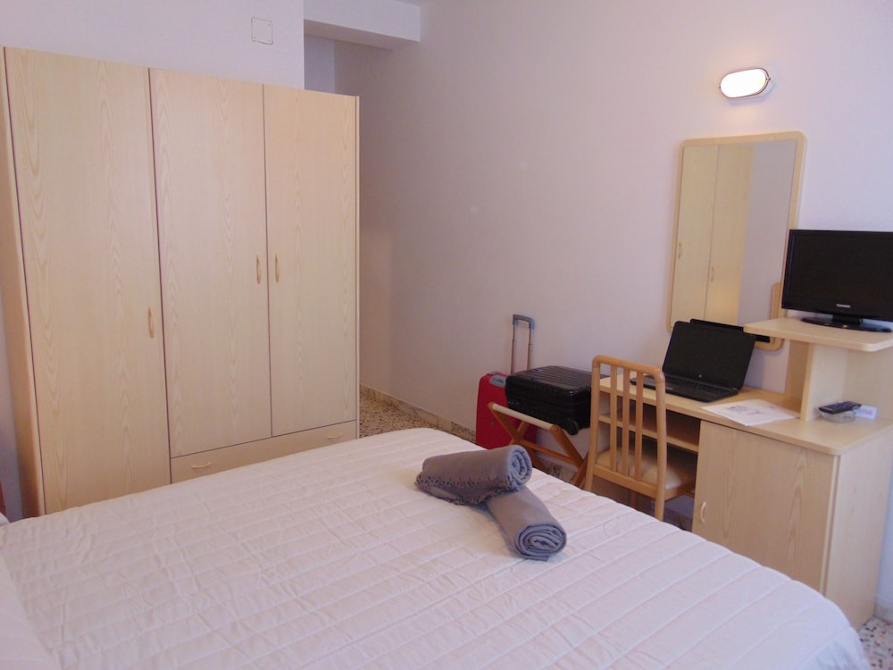 Economy Double Room photo 1