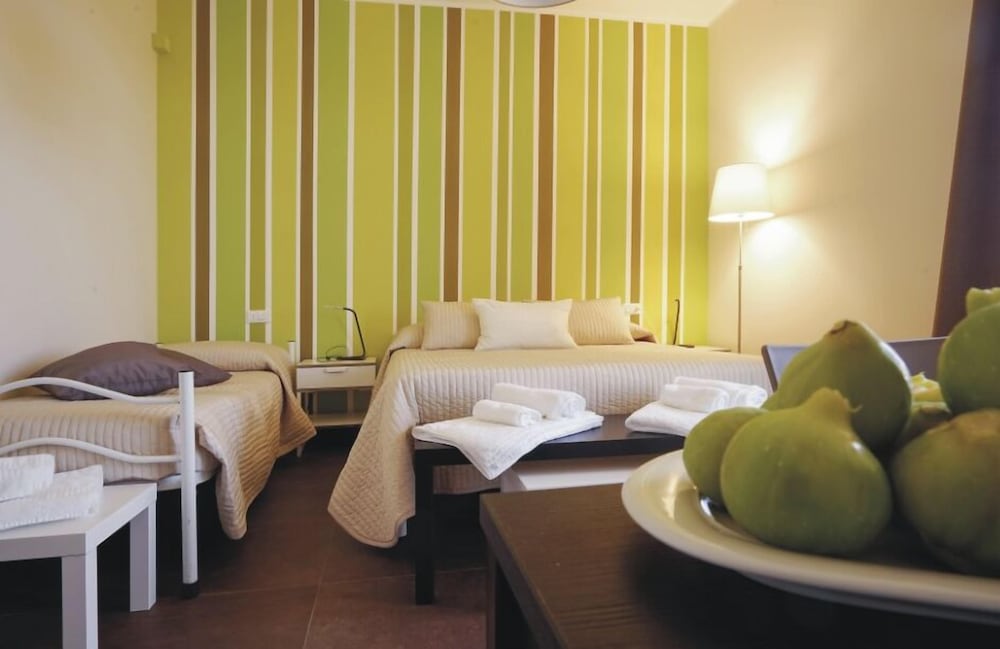 Grand Triple Room, Terrace, Hill View