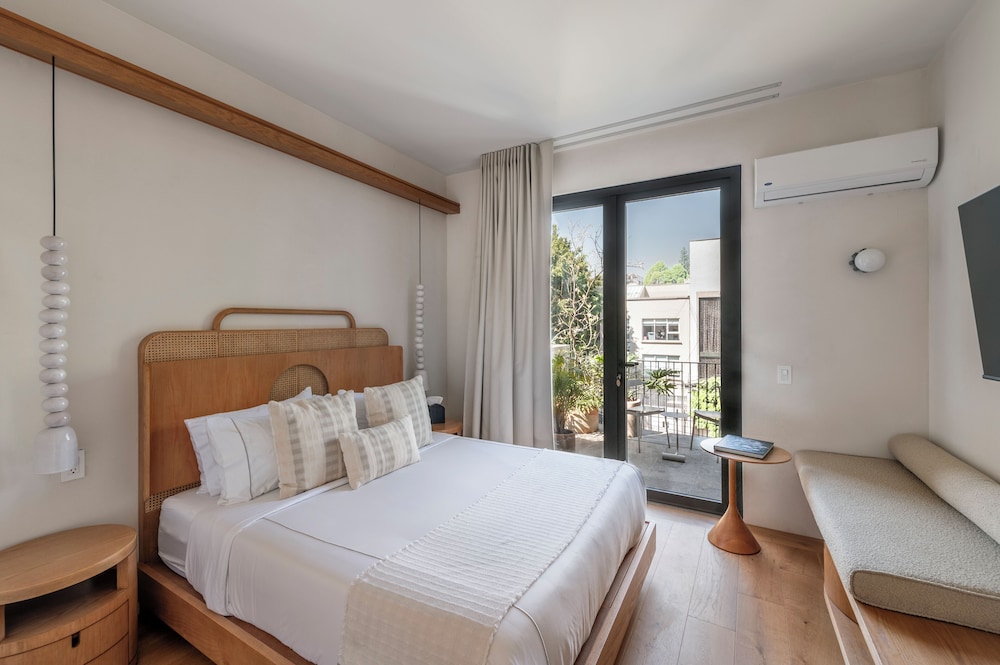 Comfort Room - Photo 1