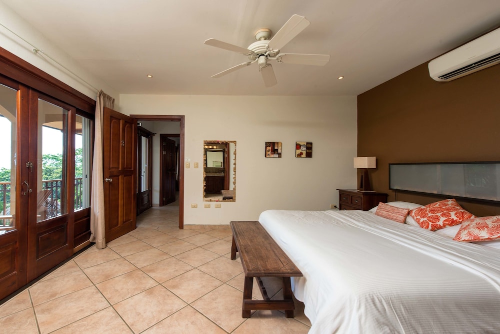 Deluxe Room, 1 King Bed, Balcony, Ocean View