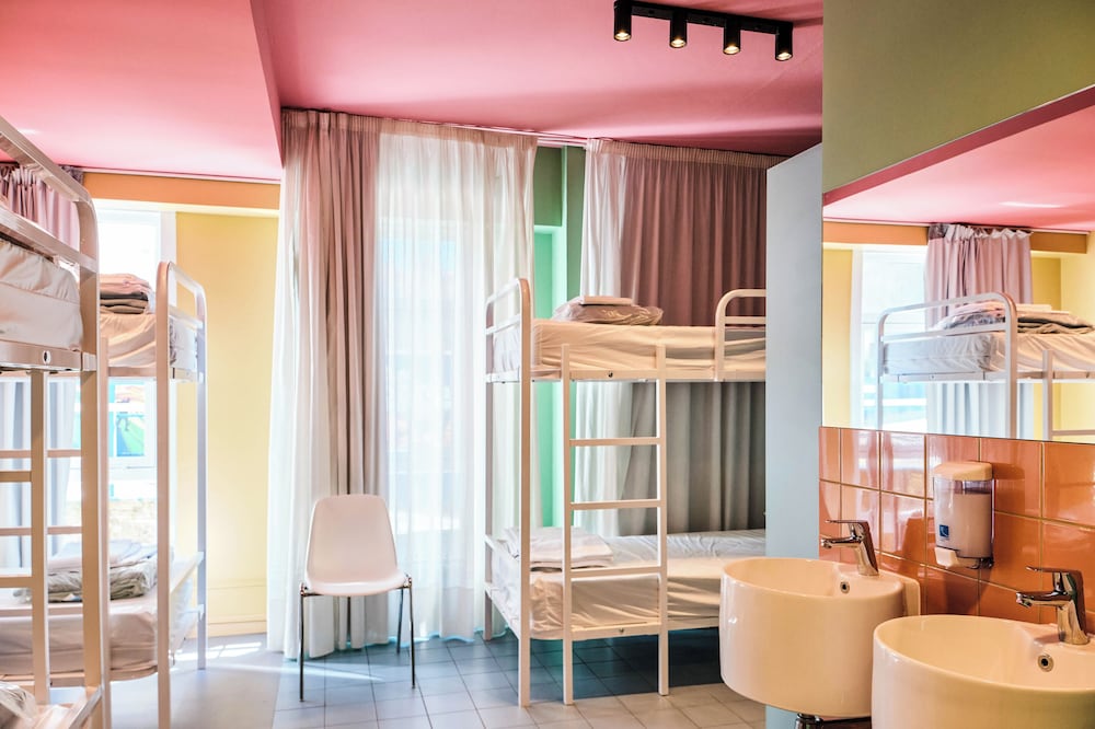 Dormitorio Compartido Básico, Dormitorio Mixto