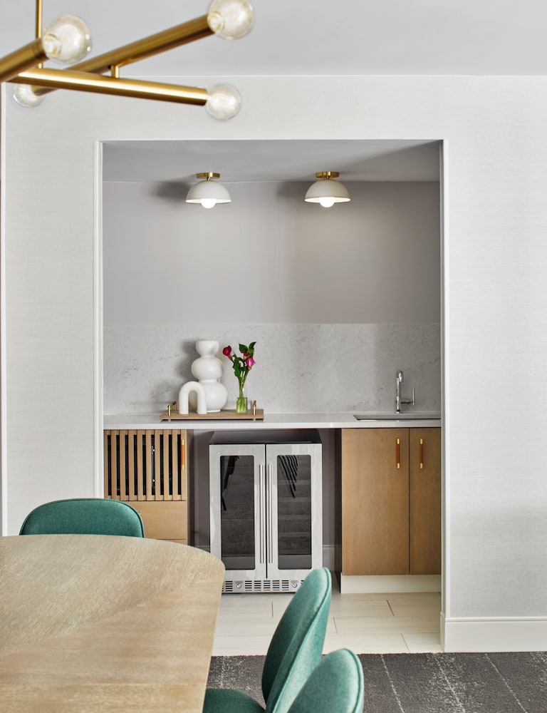 Premium Suite - Photo 5