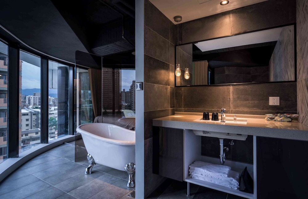 Deluxe Double Room, Bathtub (Theme) photo 2