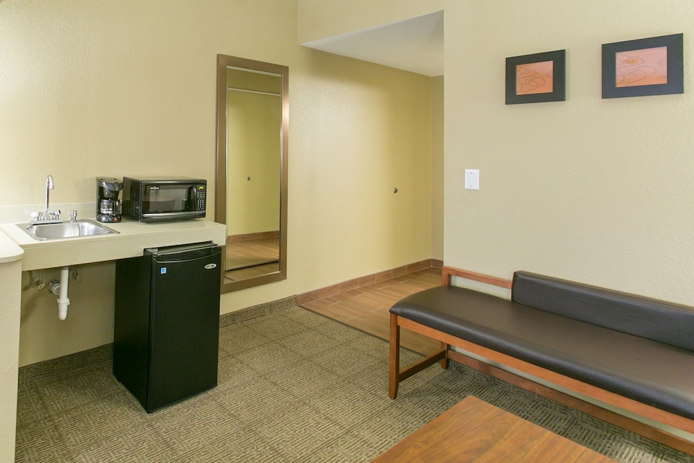 Suite, 1 King Bed, Non Smoking - Photo 1