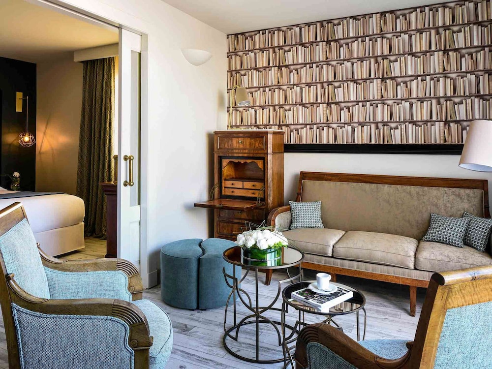 Suite, 1 King Bed, Terrace - Photo 4