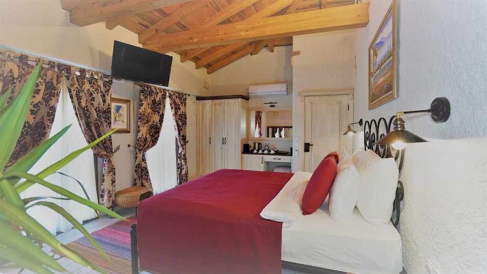 Deluxe Room, Jetted Tub