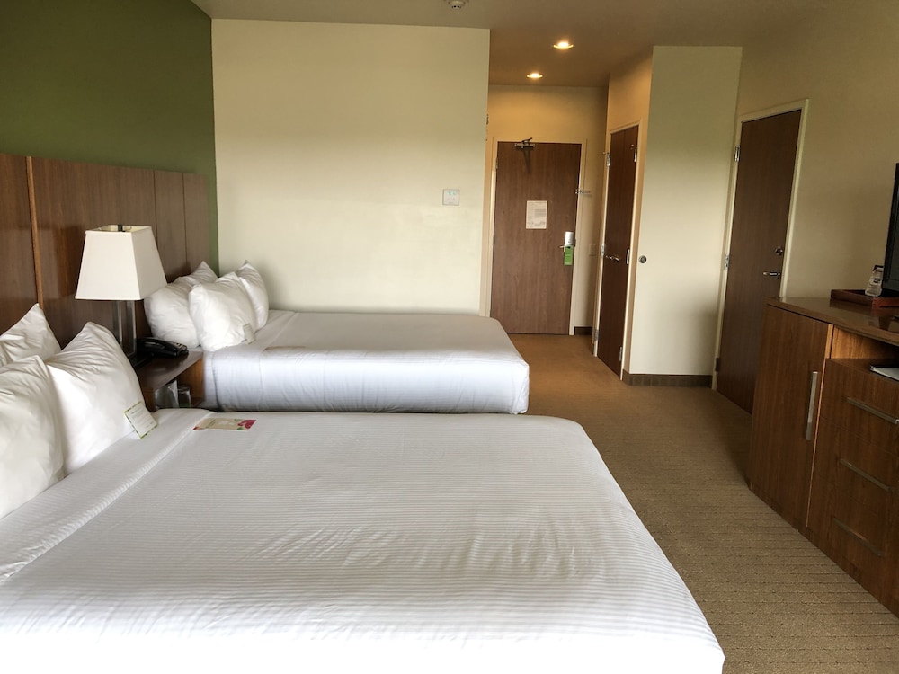 Deluxe Room, 2 Queen Beds, Accessible, Non Smoking (Mobility) photo 3