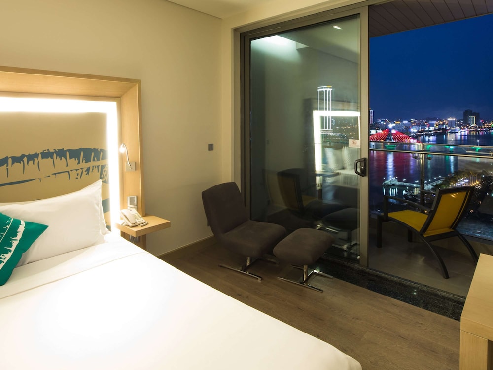 Studio, 1 King Bed, Balcony, River View (Full Kitchen)