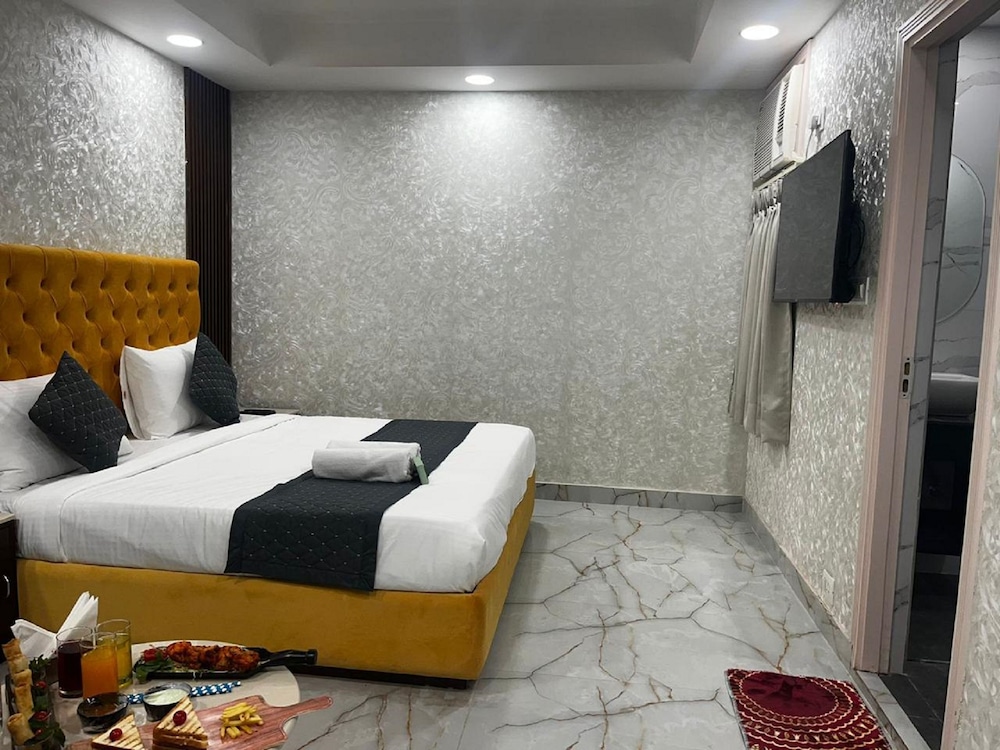 Premium Room - Photo 10