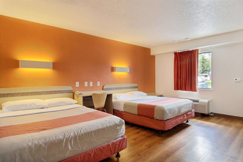 Deluxe Room, 2 Double Beds, Non Smoking, Refrigerator & Microwave photo 1