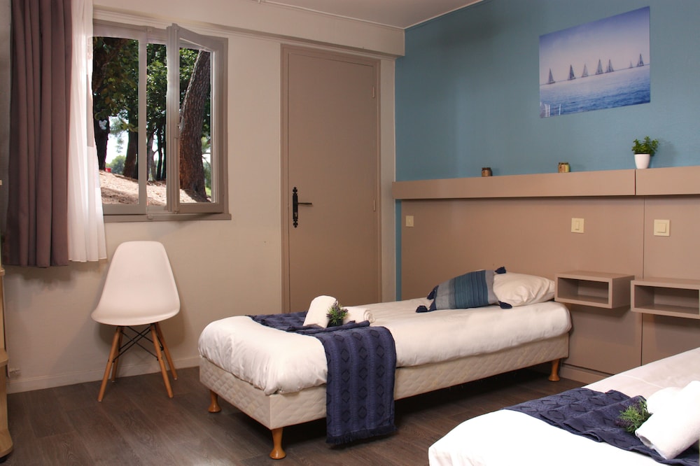 Room, Multiple Beds, Connecting Rooms photo 3