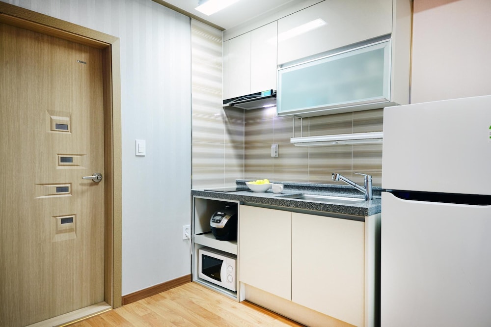 Basic Room, 1 Bedroom (303) - Photo 3