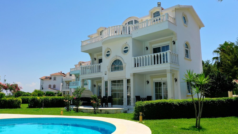 Design Villa photo 2