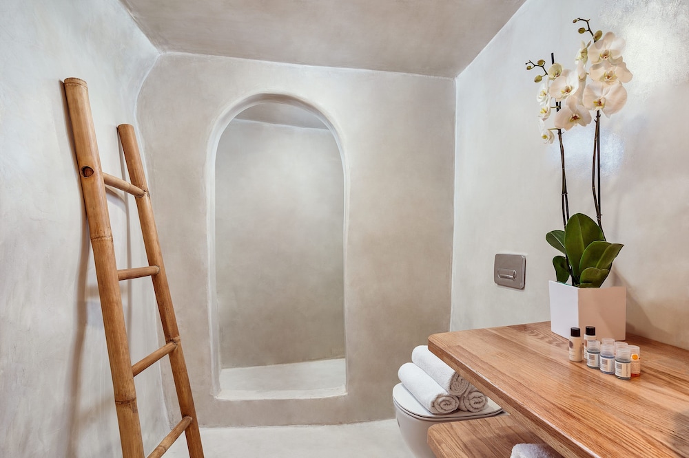 Superior Double Room, Pool View - Photo 11