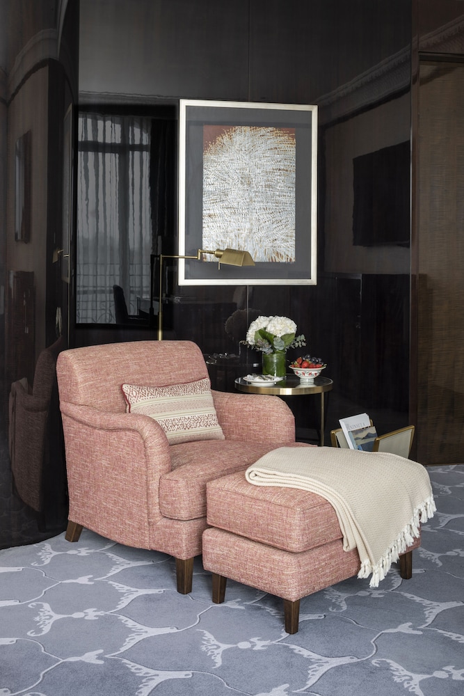 Superior Room, 1 King Bed photo 2