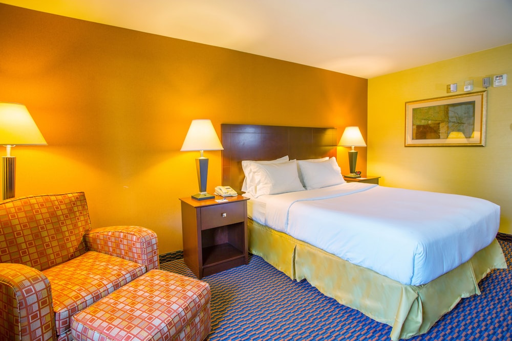 Suite, 1 King Bed, Jetted Tub - Photo 3
