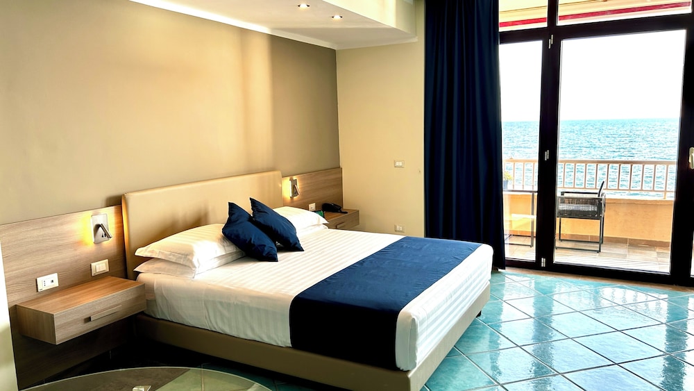 Deluxe Room - Photo 1