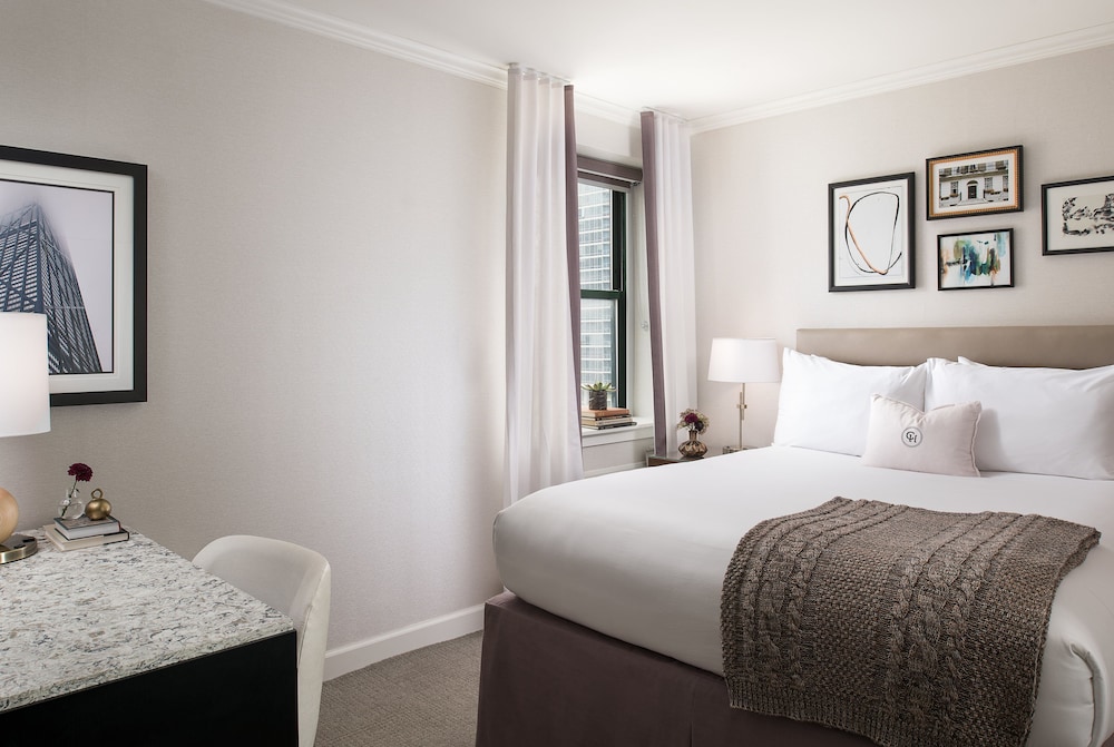 Suite, 1 King Bed - Photo 8