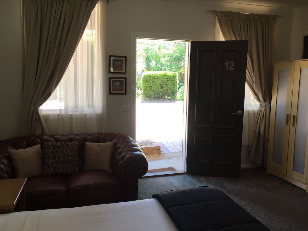 Deluxe King Room photo 2