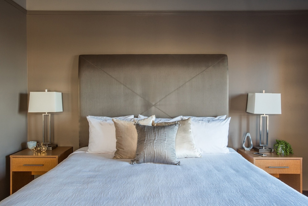 Deluxe King Room - Photo 1