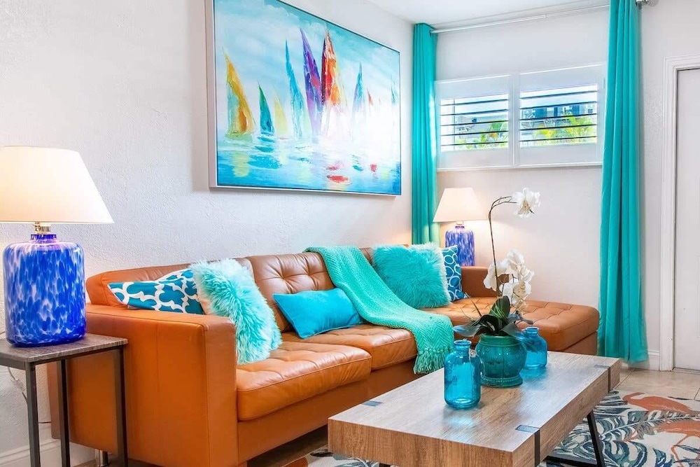 Luxury Condo, 2 Bedrooms, Patio, City View