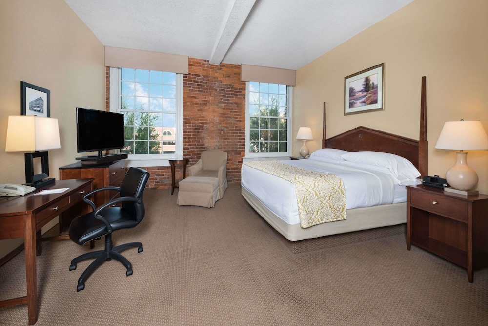 Room, 1 King Bed, Non Smoking - Photo 1