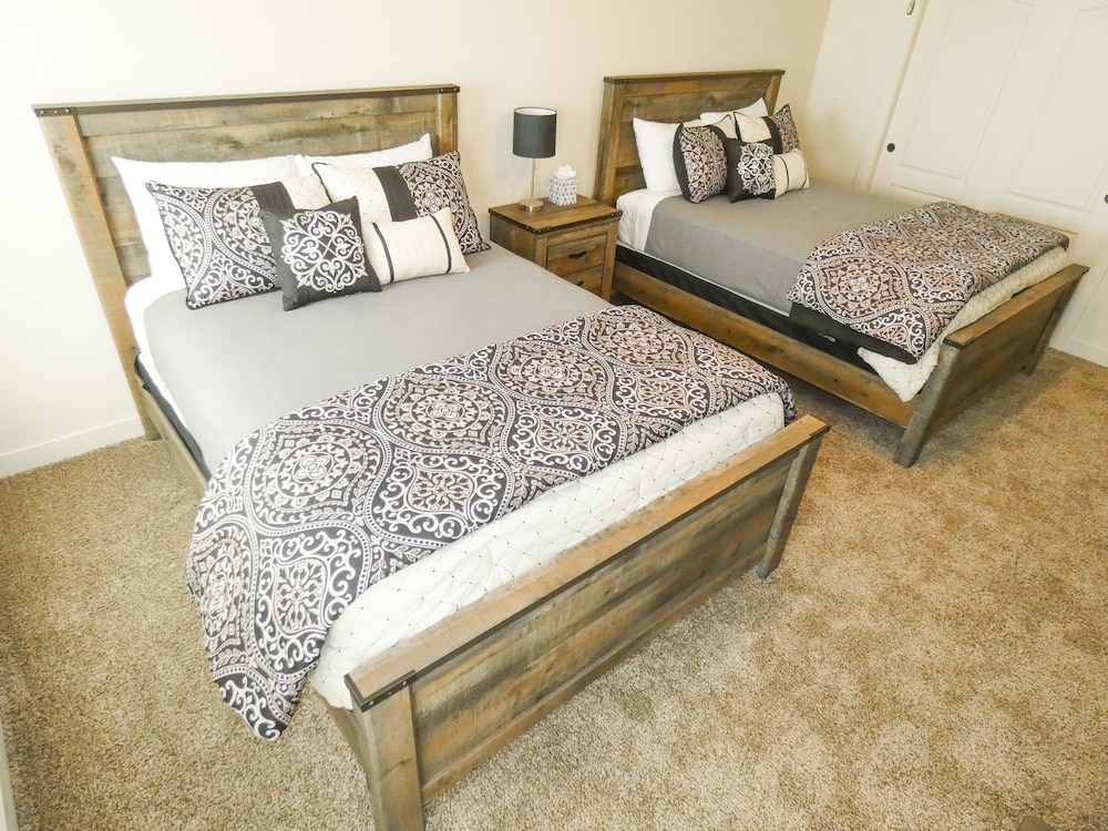 Premier Townhome photo 2