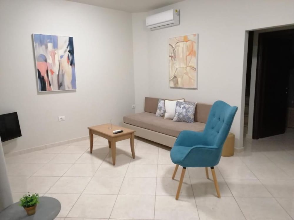 Comfort Apartment, 3 Bedrooms, Sea View photo 3