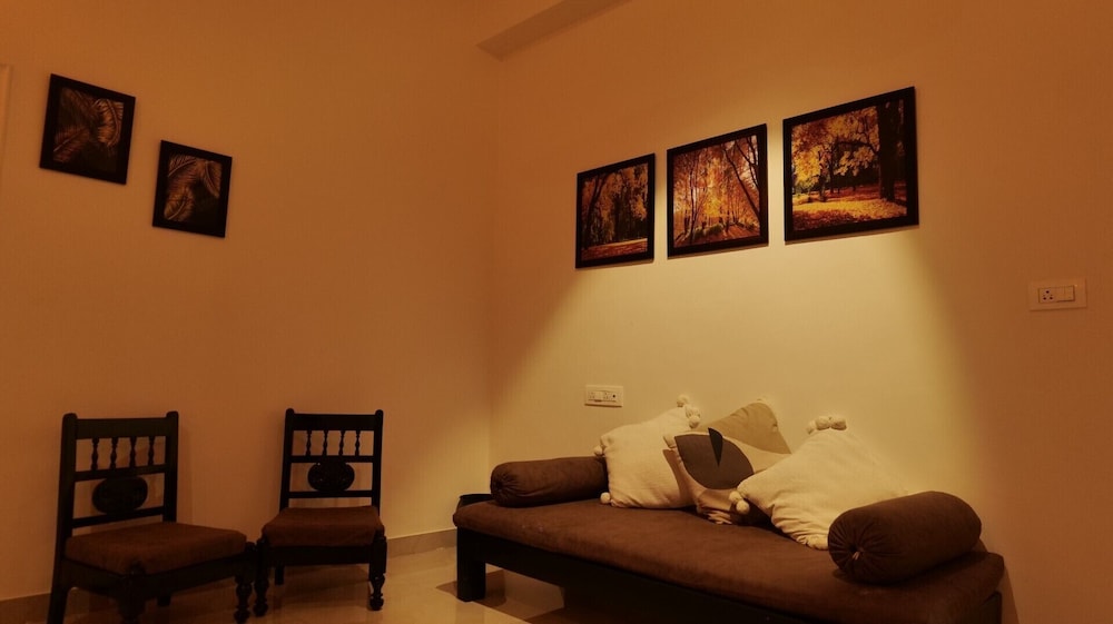 Basic Double Room, Balcony, City View photo 2