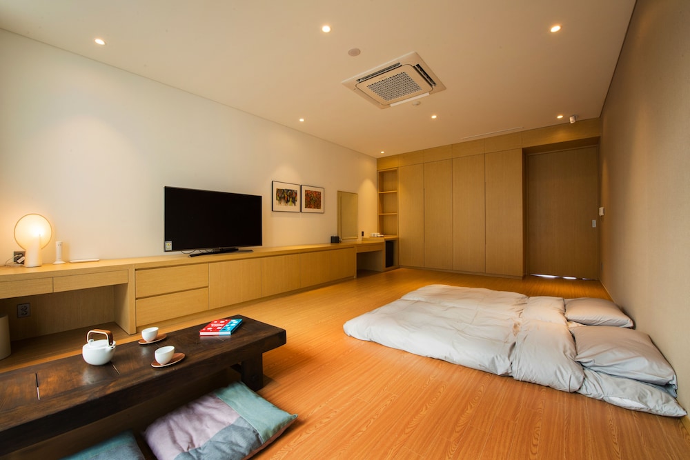 Deluxe Ondol Room (Breakfast Charge On Site Over 4ppl) photo 3