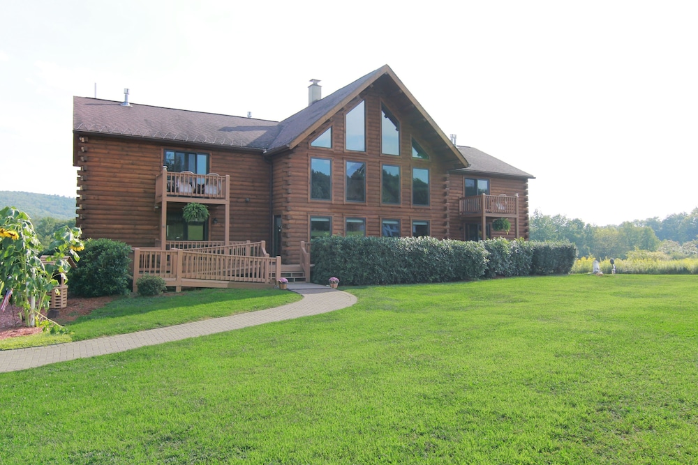 House, Multiple Bedrooms, Accessible, Balcony