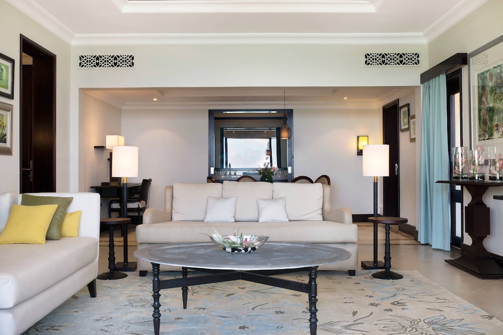 Suite, 1 King Bed with Sofa bed, Beachfront photo 3