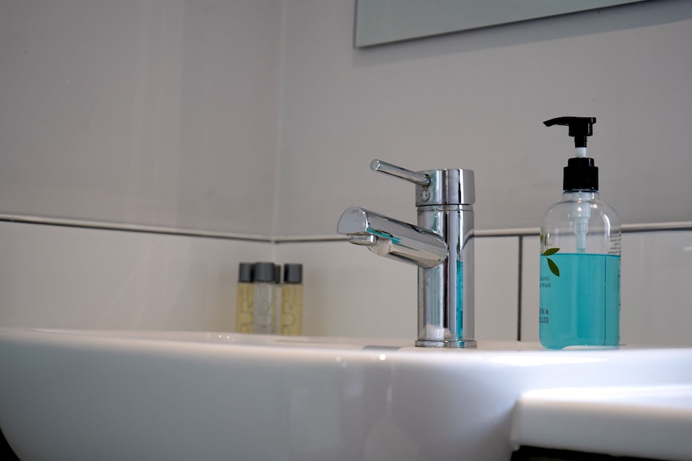 Twin Room, Ensuite photo 2