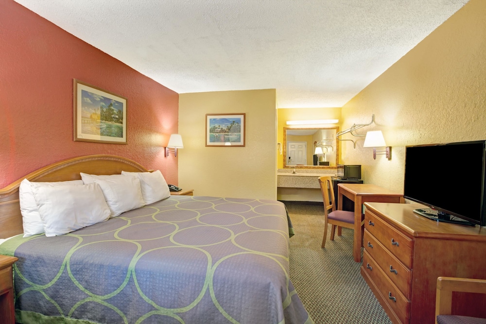 Standard Room, 1 King Bed photo 2