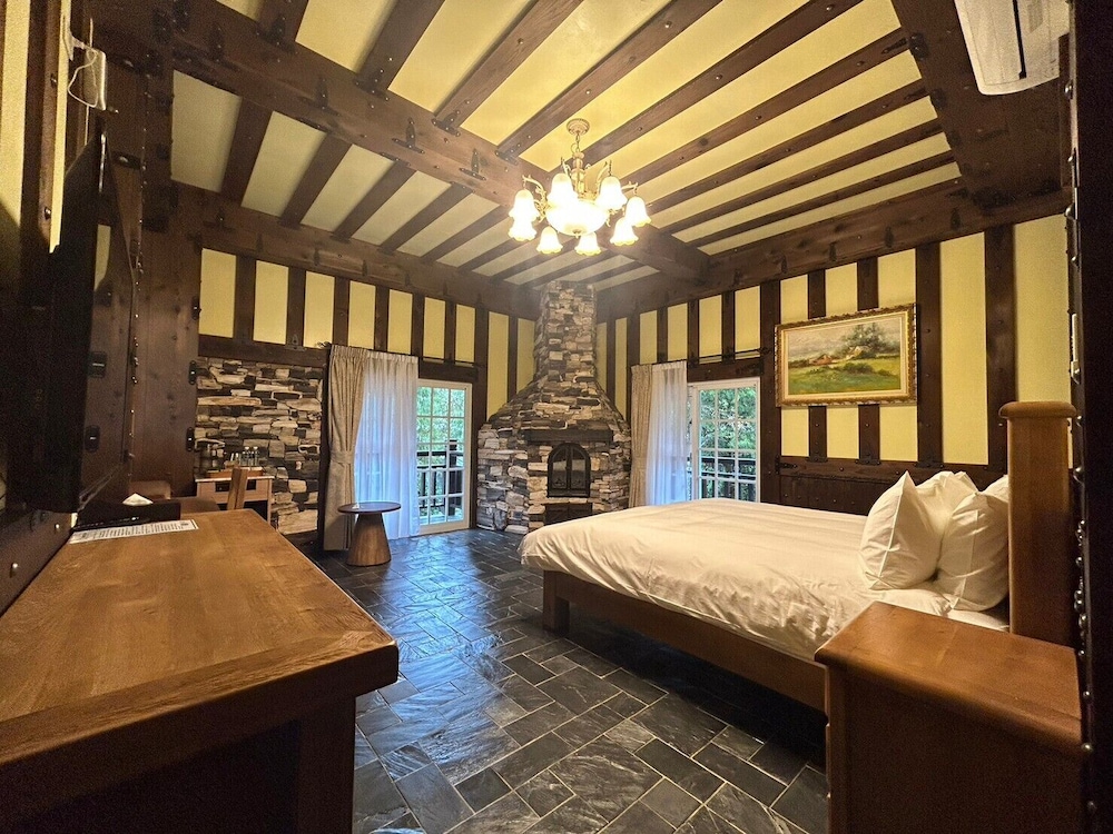 Superior Double Room, 1 Queen Bed, Non Smoking, Mountain View photo 1