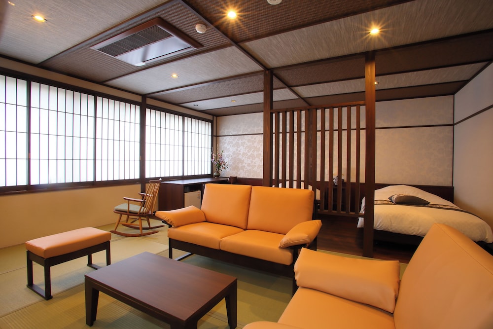 Deluxe Japanese Western Room photo 3